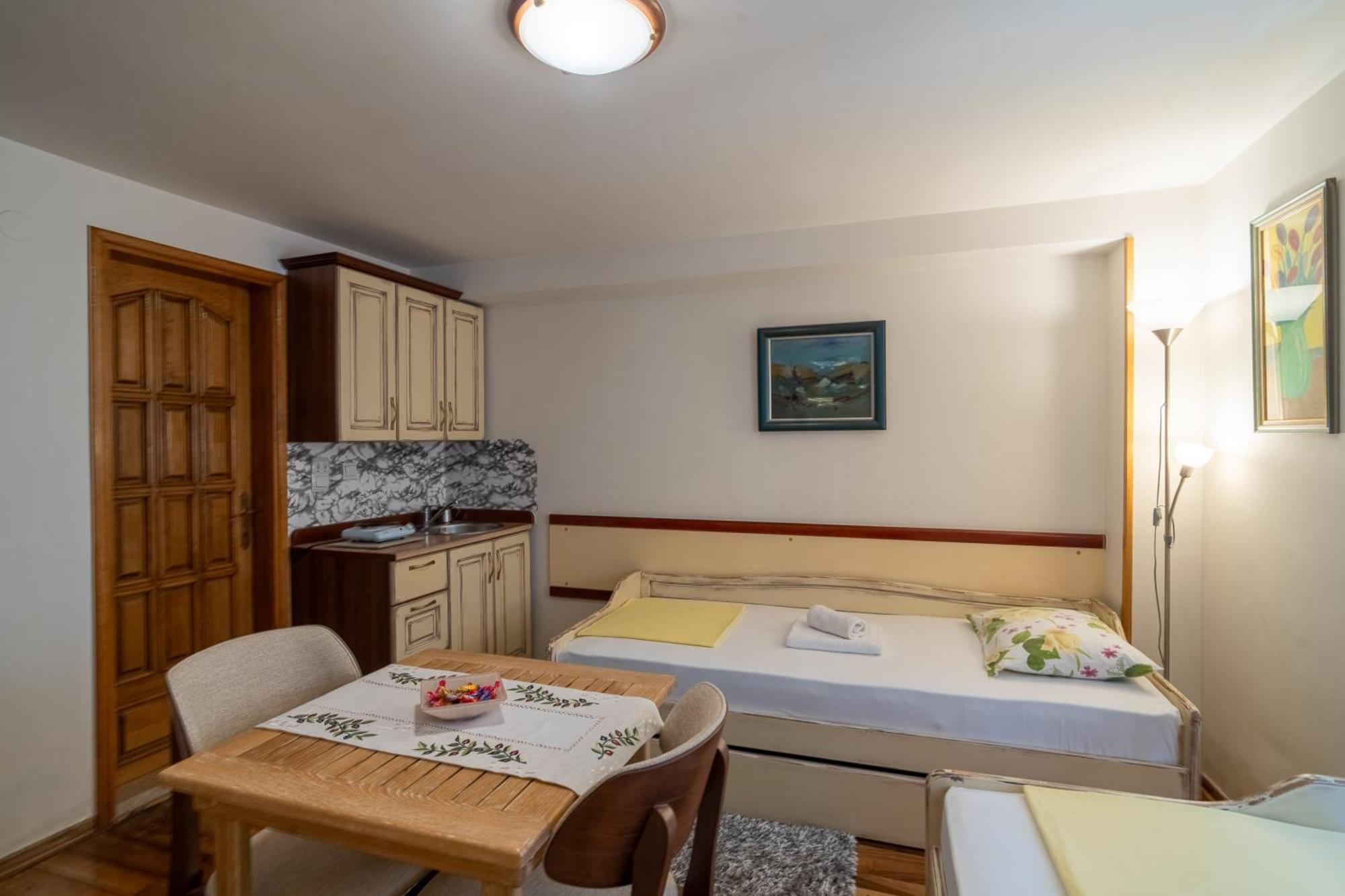 Studios Belvi Kotor Kültér fotó