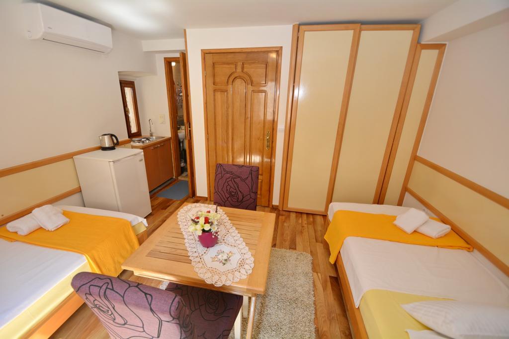 Studios Belvi Kotor Kültér fotó