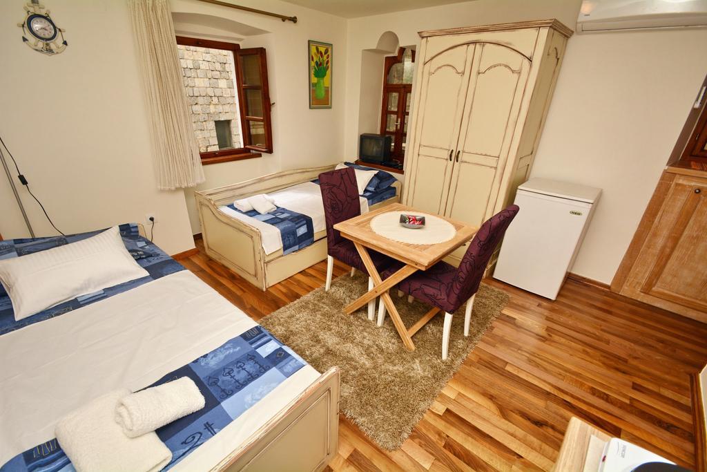 Studios Belvi Kotor Kültér fotó